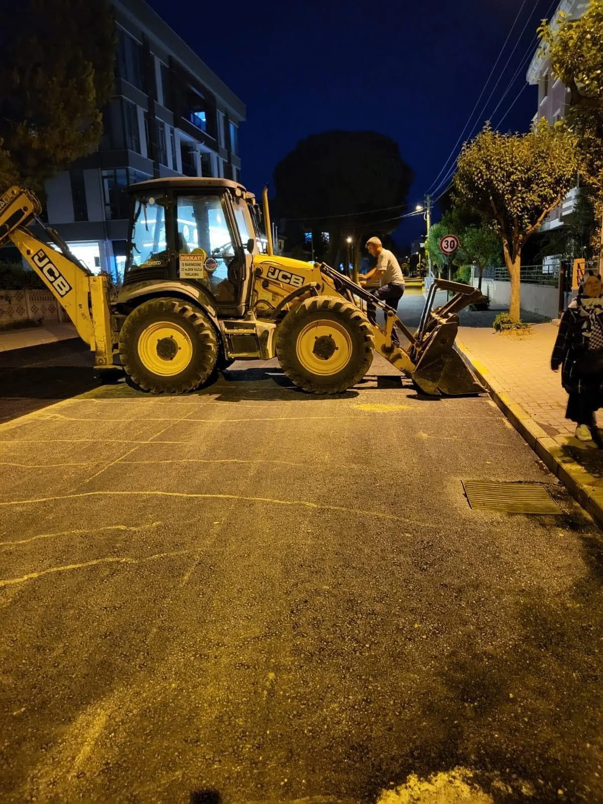 GÖNEN’DE ASFALT MESAİSİ